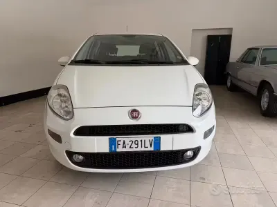 Begagnad Fiat Punto Lounge 69 HK (50 kW) 2015 Vit Halvkombi