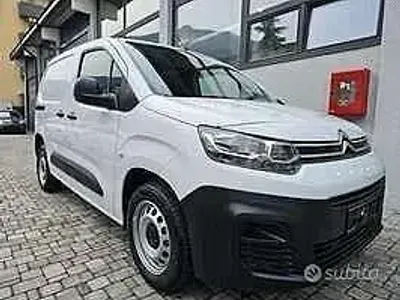 Usata Citroën Berlingo 102 CV (75 kW) 2023 Bianco Monovolume