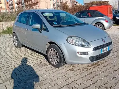 Usata Fiat Punto Lounge 69 CV (50 kW) 2013 Grigio Utilitaria