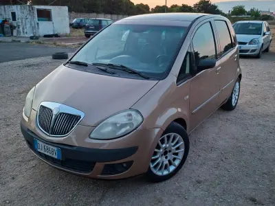 Usata Lancia Musa 90 CV (66 kW) 2007 Marrone Monovolume
