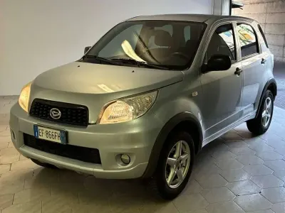 Usata Daihatsu Terios HIRO 105 CV (77 kW) 2010 Argento SUV