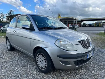 Usata Lancia Ypsilon 80 CV (58 kW) 2005 Grigio Utilitaria
