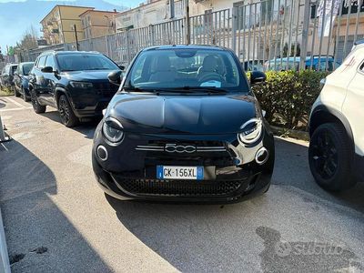 Second-hand Fiat 500e La Prima 86 kW (118 CP) 2022 Negru Berlinǎ