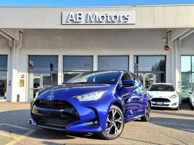 Gebraucht Toyota Yaris Hybrid Active 116 PS (85 kW) 2024 Weiß Limousine