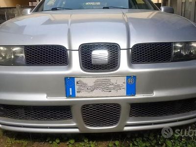 Usata Seat Leon 110 CV (80 kW) 2002 Grigio Utilitaria