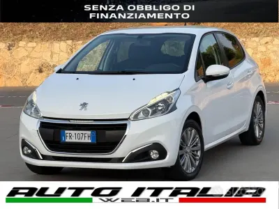Usata Peugeot 208 Allure 82 CV (60 kW) 2018 Bianco Utilitaria