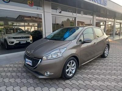 Usata Peugeot 208 Allure 68 CV (50 kW) 2013 Grigio Utilitaria
