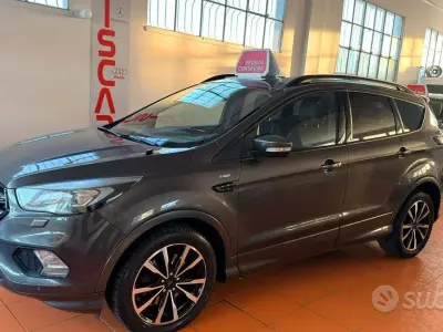 Usata Ford Kuga ST 120 CV (88 kW) 2017 Grigio SUV