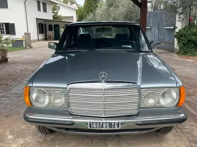 Usata Mercedes 200 109 CV (80 kW) 1982 Berlina
