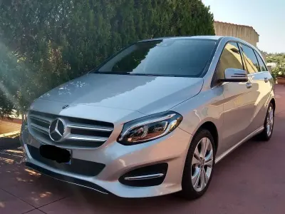 Usata Mercedes B180 109 CV (80 kW) 2018 Argento Utilitaria