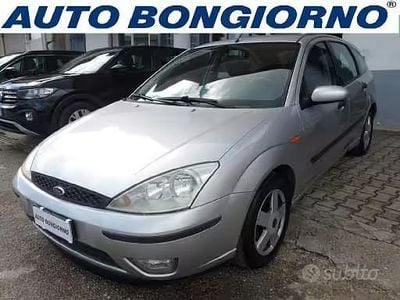 Usata Ford Focus Zetec 100 CV (73 kW) 2004 Grigio Berlina