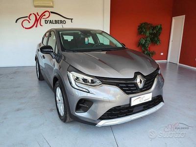 Usata Renault Captur Techno 101 CV (74 kW) 2022 Grigio SUV