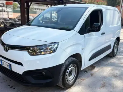 Usata Toyota Proace City City 102 CV (75 kW) 2023 Bianco Monovolume