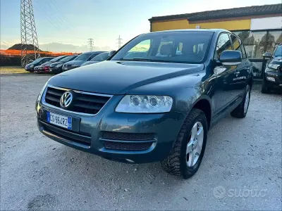 Usata VW Touareg R 174 CV (127 kW) 2005 Grigio SUV