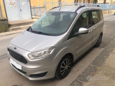 usata Ford Tourneo Courier 2015 5 posti permuta auto mot