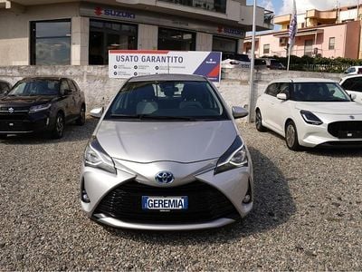 Usata Toyota Yaris Hybrid Active 73 CV (53 kW) 2020 Grigio Berlina