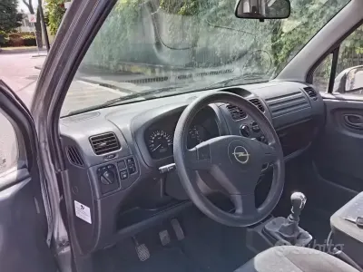Usata Opel Agila 80 CV (58 kW) 2005 Grigio Monovolume