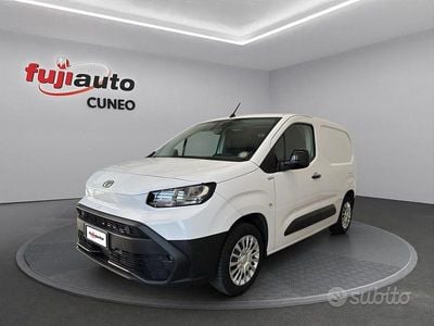 Usata Toyota Proace City City 102 CV (75 kW) 2024 White solid Monovolume