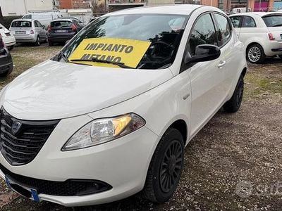Usata Lancia Ypsilon Gold 85 CV (62 kW) 2014 Bianco Utilitaria