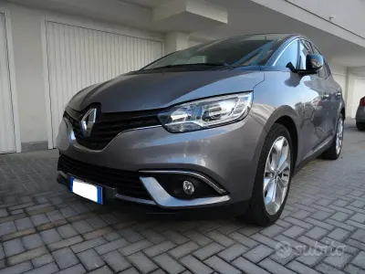 Usata Renault Scénic 150 CV (110 kW) 2019 Grigio Monovolume