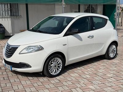 Usata Lancia Ypsilon Gold 69 CV (50 kW) 2015 Bianco Utilitaria