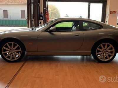 Usata Jaguar XK8 298 CV (219 kW) 2006 Grigio Coupé