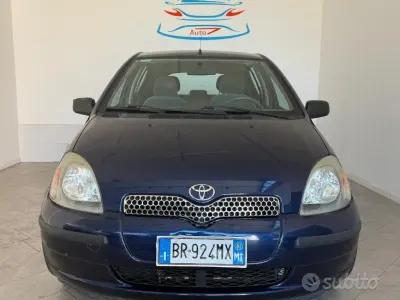 Usata Toyota Yaris 68 CV (50 kW) 2001 Bluazzurro Berlina