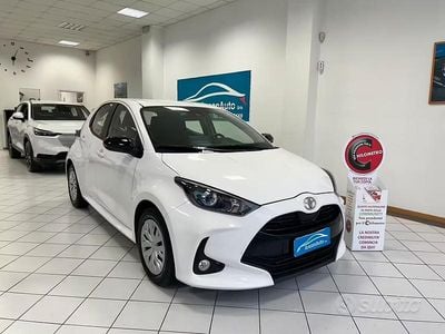 Usata Toyota Yaris Trend 72 CV (52 kW) 2023 Bianco Utilitaria