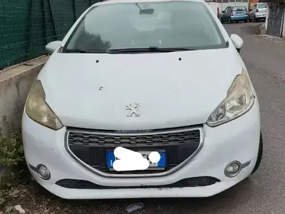 Usata Peugeot 208 2015 Utilitaria