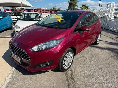 Usata Ford Fiesta 97 CV (71 kW) 2014 Rosso Utilitaria