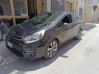 Usata Kia Rio 90 CV (66 kW) 2016 Nero Berlina