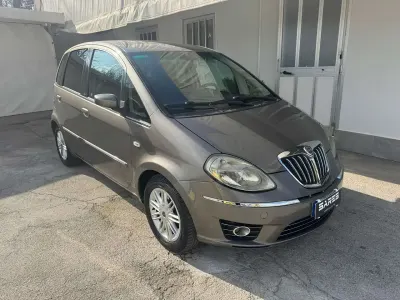 Usata Lancia Musa 95 CV (69 kW) 2010 Bronzo Monovolume