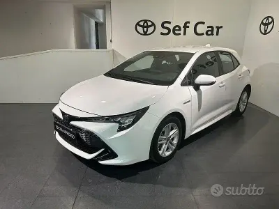 Usata Toyota Corolla Active 122 CV (89 kW) 2020 Bianco Berlina