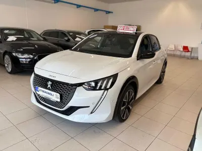 Usata Peugeot e-208 GT 100 kW (136 CV) 2021 Bianco Utilitaria
