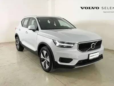 Usata Volvo XC40 Momentum 129 CV (94 kW) 2022 Glacier silver SUV