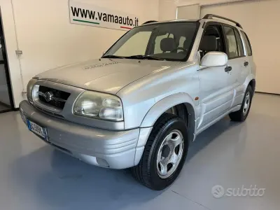 Usata Suzuki Grand Vitara 128 CV (94 kW) 2000 Grigio SUV