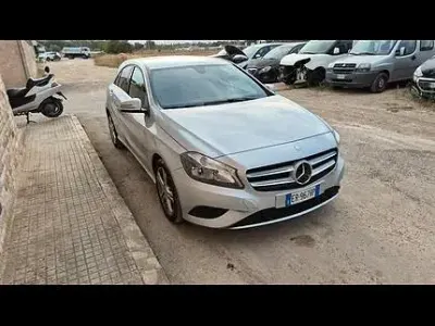 Usata Mercedes A180 122 CV (89 kW) 2013 Grigio Utilitaria