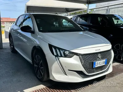 Usata Peugeot 208 GT-line 102 CV (75 kW) 2020 Bianco Utilitaria