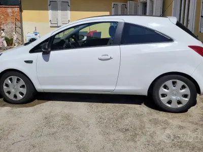 Usata Opel Corsa 80 CV (58 kW) 2010 Bianco Utilitaria