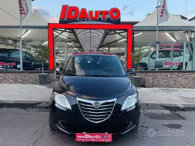 Usata Lancia Ypsilon Gold 95 CV (69 kW) 2017 Nero Utilitaria