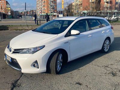 usata Toyota Auris Hybrid 