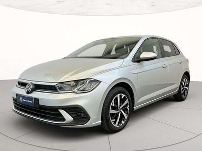 Reflex silver metallizzato Usata 2022 VW Polo Life Berlina | 16.500 € (Buon prezzo)