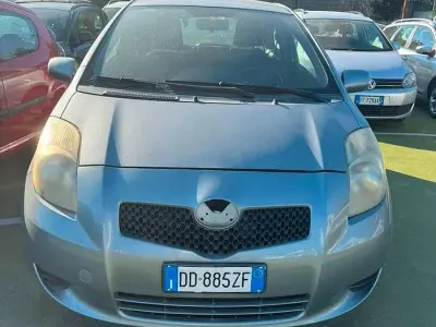 Usata Toyota Yaris 84 CV (61 kW) 2006 Grigio Berlina