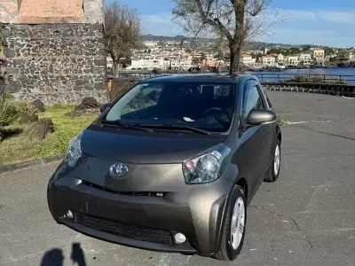 Usata Toyota iQ 68 CV (50 kW) 2011 Grigio Utilitaria