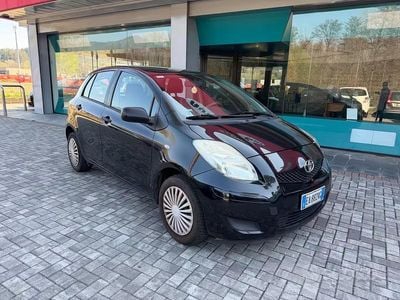 Usata Toyota Yaris 69 CV (50 kW) 2010 Nero Utilitaria