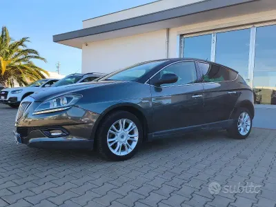 Usata Lancia Delta 120 CV (88 kW) 2010 Grigio Utilitaria