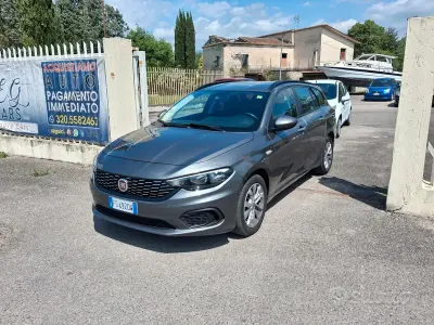 Gebraucht Fiat Tipo Easy 95 PS (69 kW) 2018 Grau Kombi