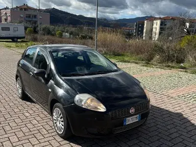 Usata Fiat Grande Punto 65 CV (47 kW) 2009 Nero Utilitaria