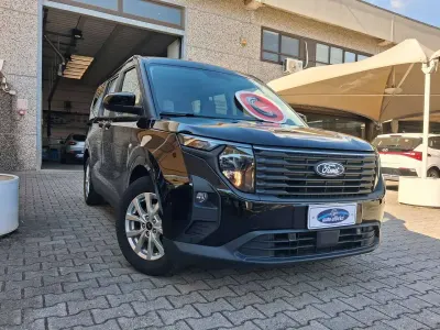 Usata Ford Tourneo Courier Titanium 125 CV (91 kW) 2025 Nero Monovolume