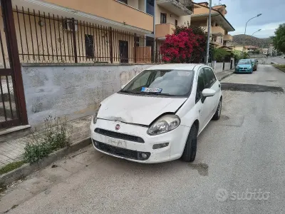 Usata Fiat Punto 75 CV (55 kW) 2014 Bianco Utilitaria